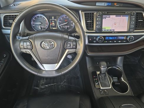 Used 2014 Toyota Highlander XLE w/ Preferred Accessory Package AWD/4WD image 11