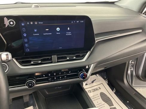Used 2025 Chevrolet Equinox LT FWD image 26