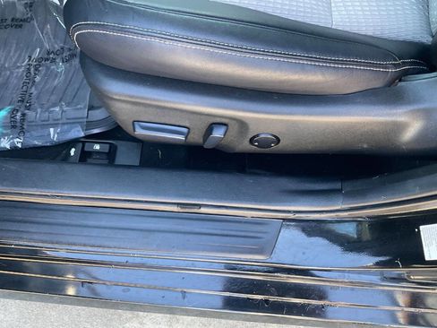 Used 2014 Toyota Camry SE w/ Moonroof Package FWD image 12