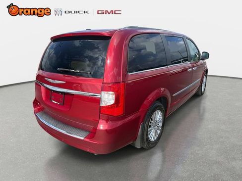 Used 2015 Chrysler Town & Country Touring-L w/ Driver Convenience Group FWD image 3