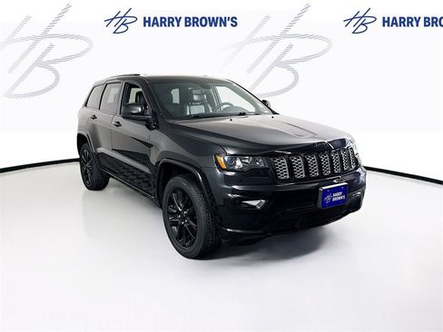 Used 2019 Jeep Grand Cherokee Altitude image 25