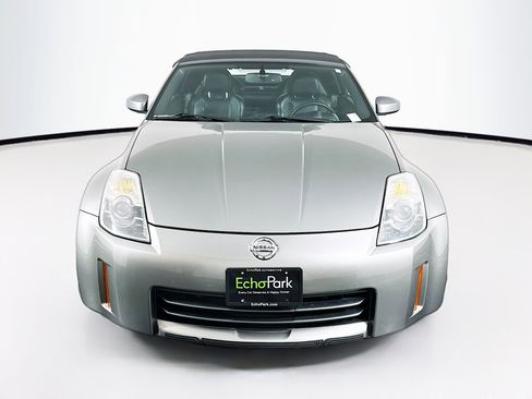 Used 2006 Nissan 350Z Touring image 2