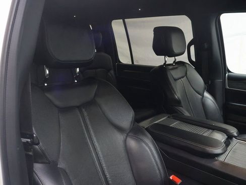 Used 2024 Jeep Wagoneer Series II w/ Flexible Seating Group image 11