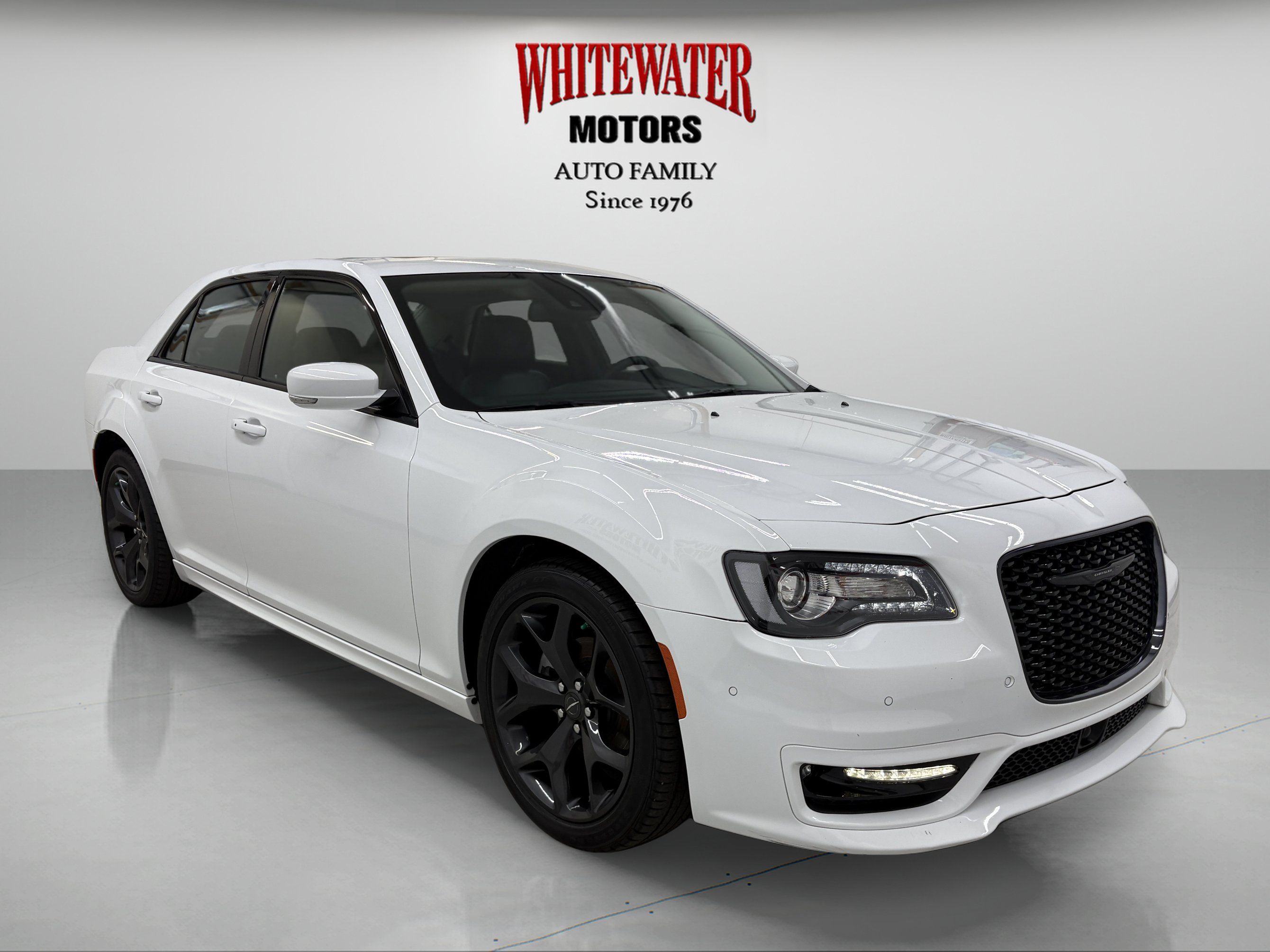 Used 2023 Chrysler 300 Touring L w/ Popular Equipment Group RWD image 5