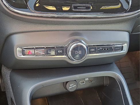 Used 2023 Volvo XC40 Recharge Plus w/ Protection Package Premier image 29