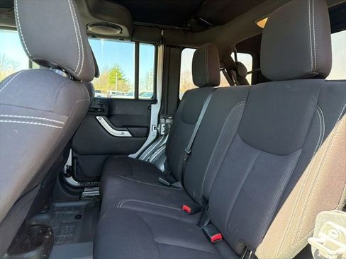 Used 2014 Jeep Wrangler Unlimited Sahara w/ Connectivity Group AWD/4WD image 13