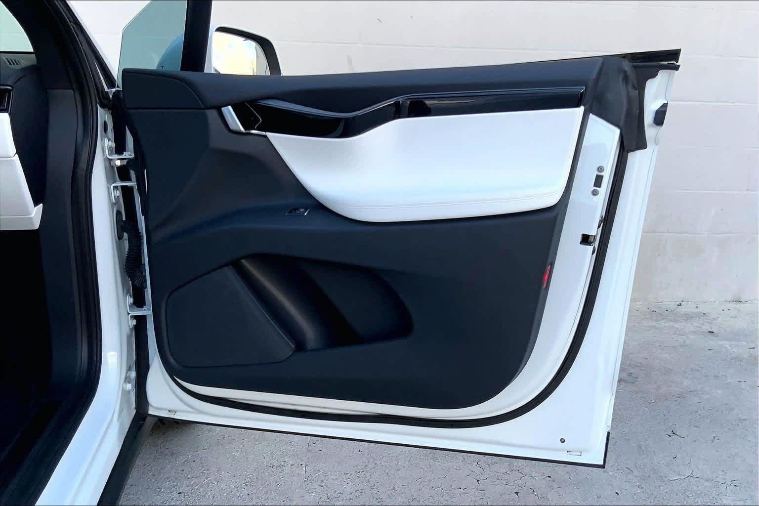 Used 2018 Tesla Model X 75D AWD/4WD image 27