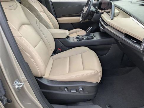 Used 2025 Cadillac XT4 Premium Luxury image 21