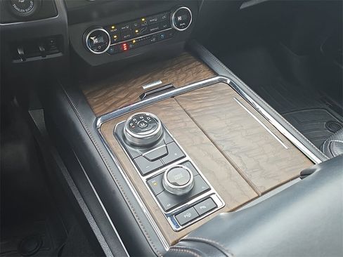 Used 2019 Ford Expedition Platinum image 25