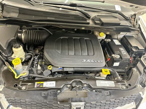 Used 2013 Dodge Grand Caravan SXT w/ Rear Park Assist Pkg FWD image 34