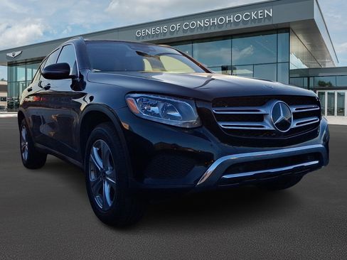 Used 2018 Mercedes-Benz GLC 300 4MATIC image 3