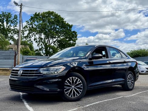 Used 2019 Volkswagen Jetta SE w/ Cold Weather Package FWD image 1