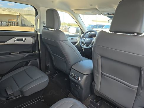 New 2025 Ford Explorer Active w/ Active Comfort Package image 34