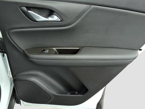Used 2024 Chevrolet Blazer LT w/ Convenience Package FWD image 11