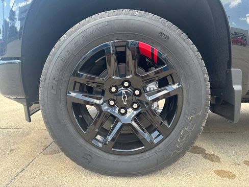 New 2026 Chevrolet Silverado 1500 RST w/ Redline Edition AWD/4WD image 11