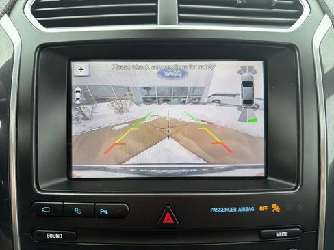 Used 2019 Ford Explorer Limited w/ Ford Safe & Smart Package image 15