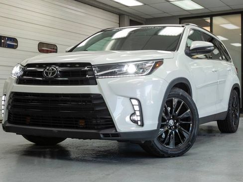 Used 2019 Toyota Highlander SE AWD/4WD image 2