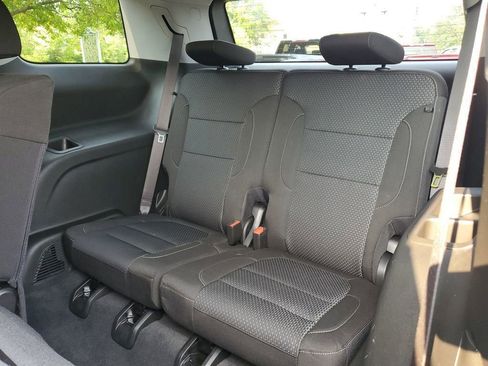 Used 2023 GMC Acadia SLE w/ Driver Convenience Package image 9