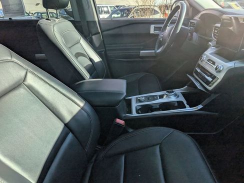 Used 2022 Ford Explorer XLT w/ Equipment Group 202A image 6