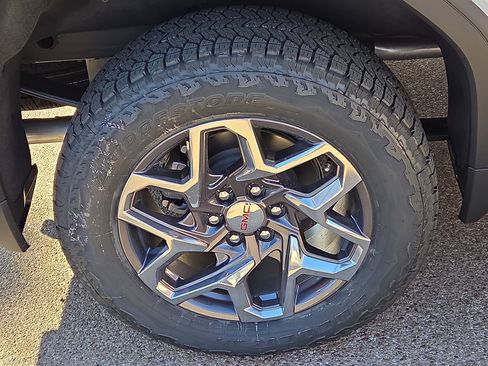 New 2026 GMC Sierra 1500 SLT image 3