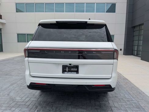 Certified 2025 Lincoln Navigator Reserve AWD/4WD image 5