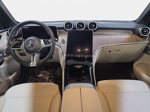 Used 2024 Mercedes-Benz GLC 300 4MATIC image 9