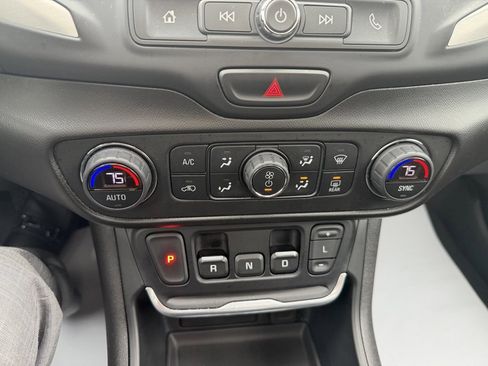 Used 2020 GMC Terrain SLE w/ Driver Convenience Package image 26