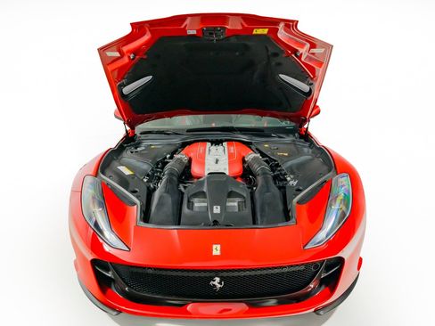 Used 2018 Ferrari 812 Superfast RWD image 36