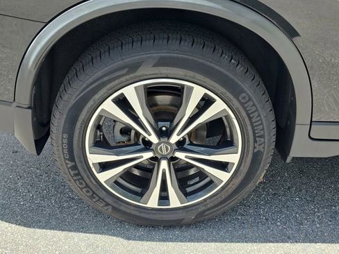 Used 2019 Nissan Rogue SV w/ Premium Package AWD/4WD image 5