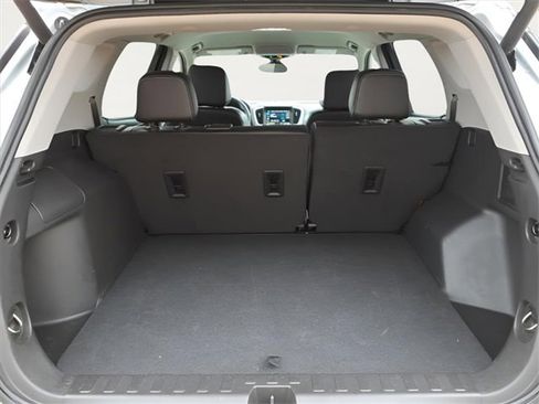 Used 2024 GMC Terrain SLT image 29