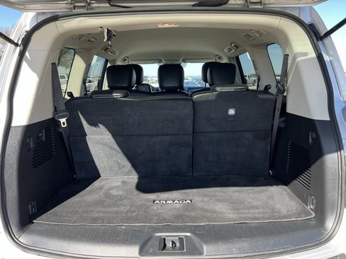Used 2024 Nissan Armada SV image 8