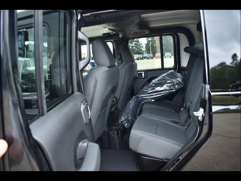 New 2025 Jeep Gladiator Sport image 14