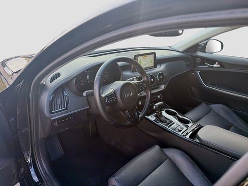 Used 2018 Kia Stinger Premium image 9
