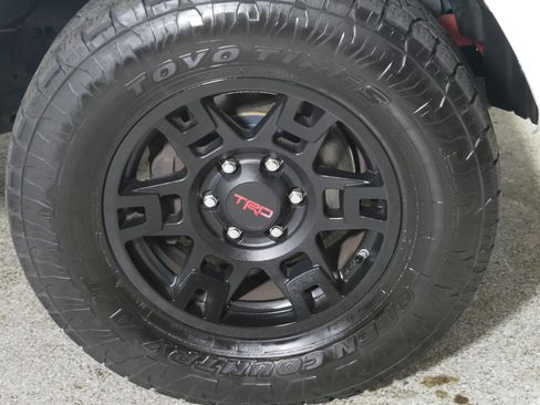 Used 2014 Toyota 4Runner SR5 AWD/4WD image 15