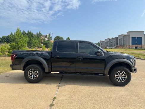 Used 2018 Ford F150 Raptor w/ Equipment Group 802A Luxury image 3