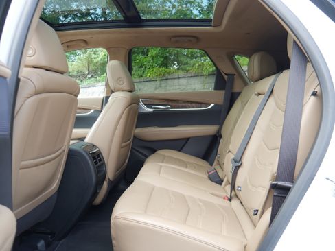 Used 2023 Cadillac XT5 Sportv w/ Platinum Package AWD/4WD image 14