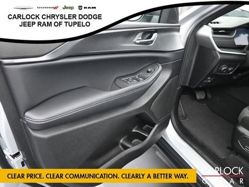 Used 2025 Jeep Grand Cherokee L Laredo image 12