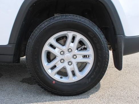 Used 2025 Jeep Grand Cherokee Laredo w/ MOPAR Finishing Package RWD image 35