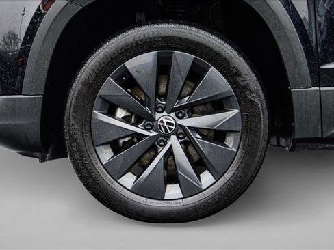 Used 2022 Volkswagen Taos S image 9