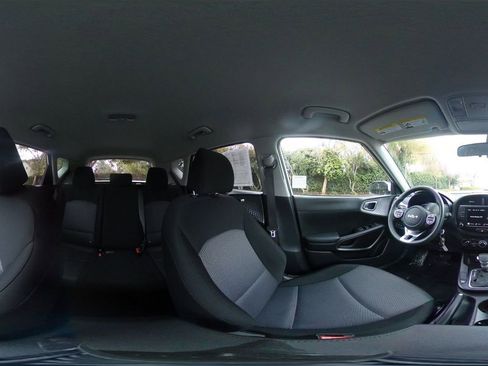 Used 2025 Kia Soul LX w/ LX Technology Package image 40