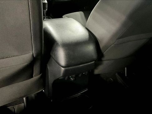 Used 2016 Jeep Wrangler Unlimited Rubicon w/ Connectivity Group image 30