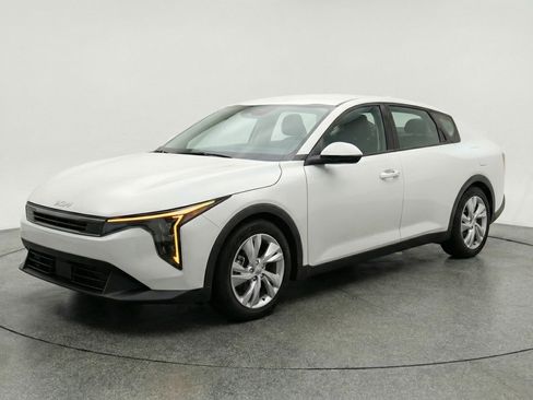 Used 2025 Kia K4 FWD image 3