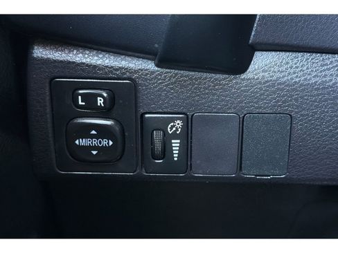 Used 2017 Toyota Corolla L w/ Carpet Mat Package (TMS) FWD image 28