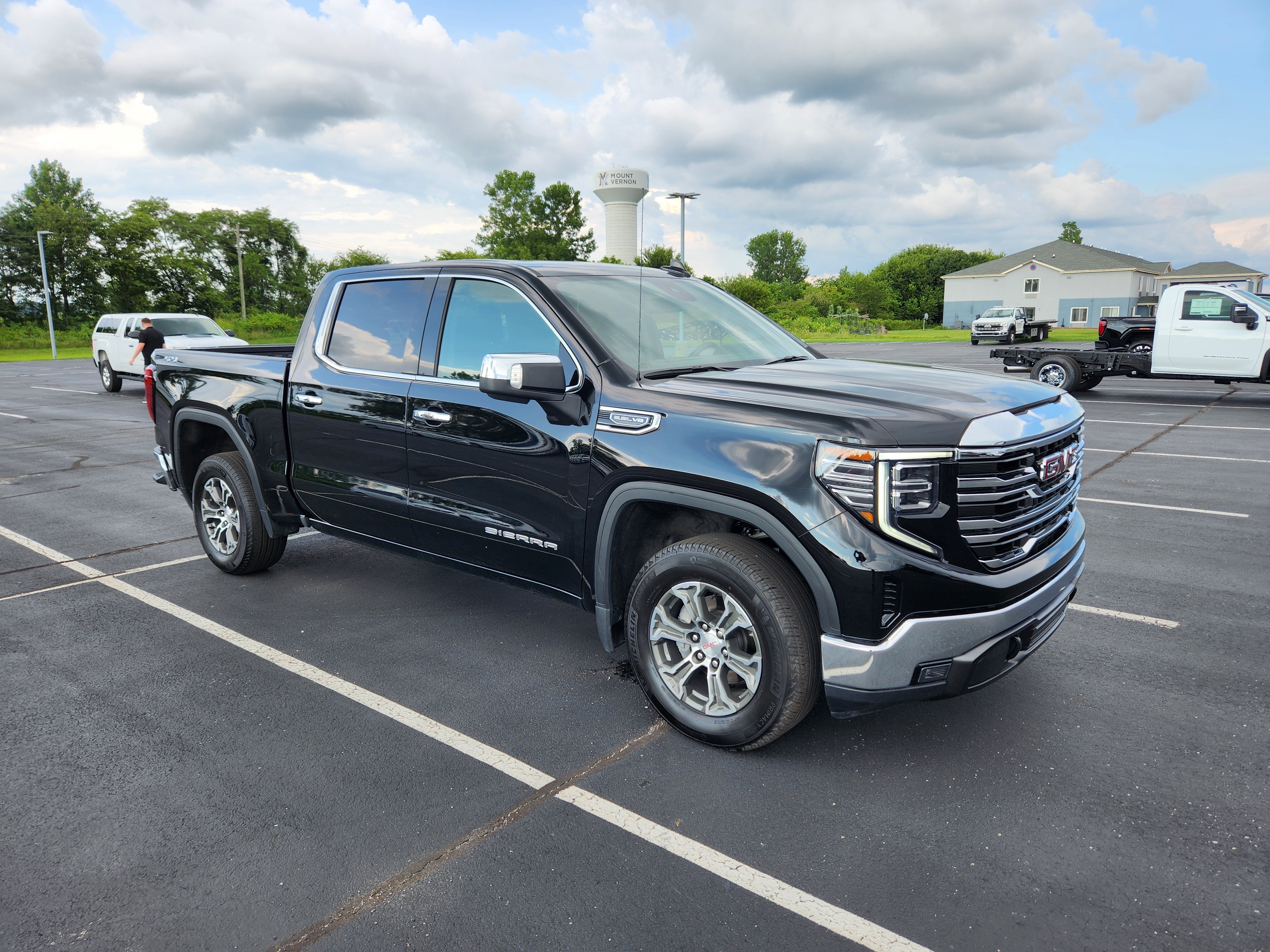 Used 2026 GMC Sierra 1500 SLT AWD/4WD image 9