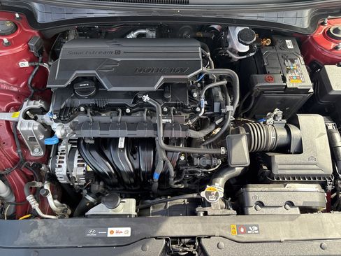 Used 2025 Hyundai Elantra SEL FWD image 21
