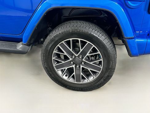 Used 2023 Jeep Wrangler Unlimited Sahara AWD/4WD image 11