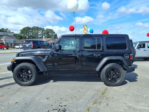 Used 2022 Jeep Wrangler Unlimited Sport AWD/4WD image 5