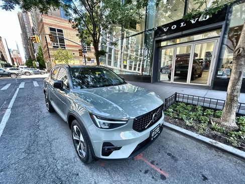 Certified 2024 Volvo XC40 B5 Plus w/ Climate Package AWD/4WD image 1