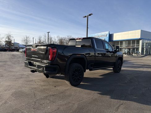 Used 2022 GMC Sierra 3500 Denali w/ Denali Black Diamond Edition image 6