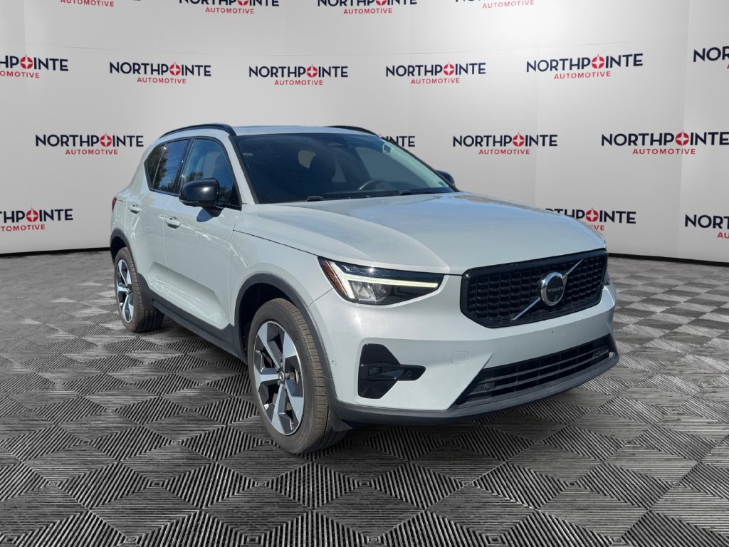 Used 2024 Volvo XC40 B5 Plus w/ Climate Package AWD/4WD image 1